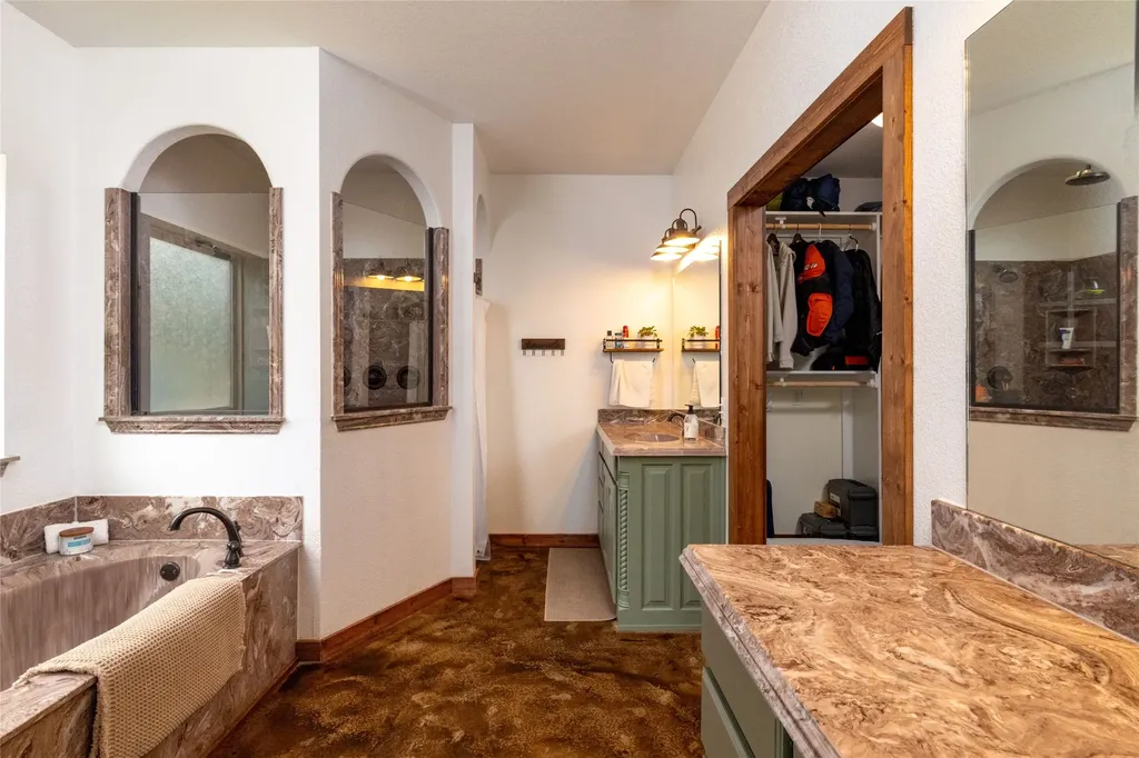 891 County Road 3592 Paradise TX 76073
