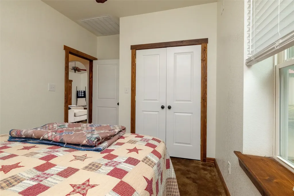 891 County Road 3592 Paradise TX 76073