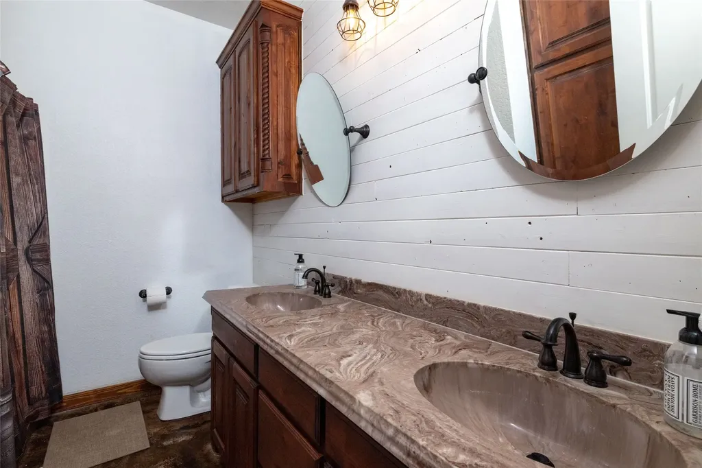 891 County Road 3592 Paradise TX 76073