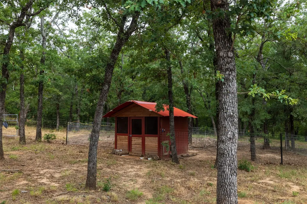 891 County Road 3592 Paradise TX 76073