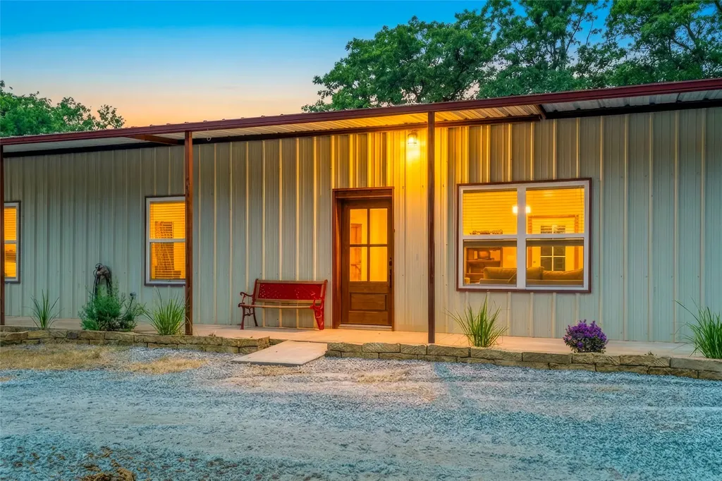 891 County Road 3592 Paradise TX 76073