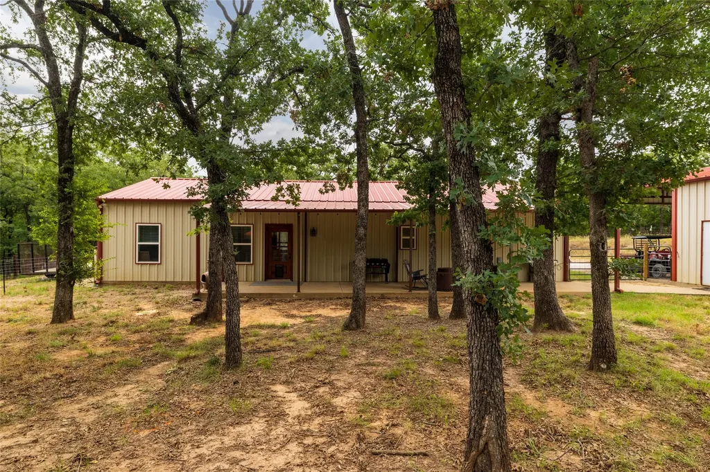 891 County Road 3592 Paradise TX 76073