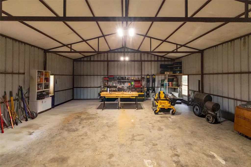 891 County Road 3592 Paradise TX 76073