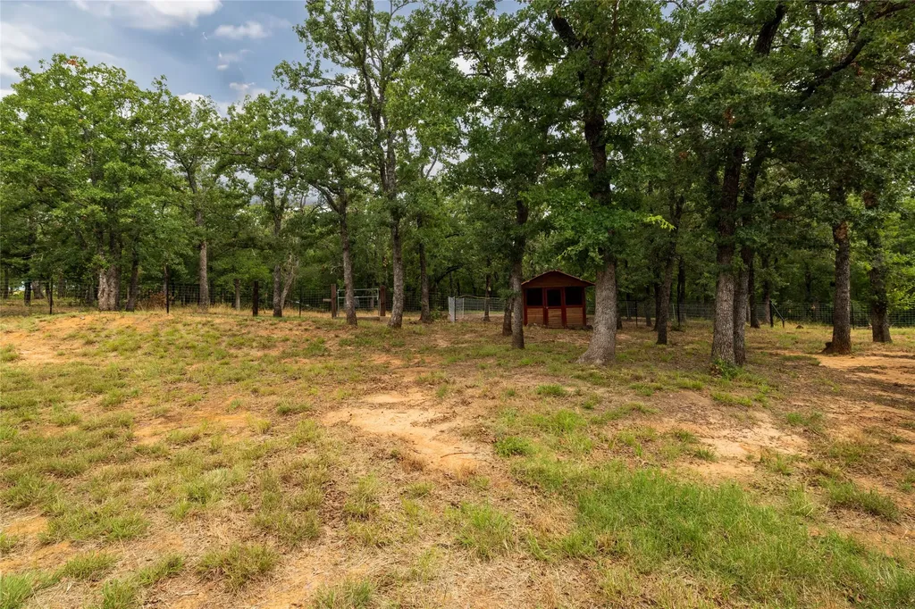 891 County Road 3592 Paradise TX 76073
