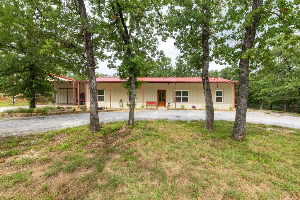 891 County Road 3592 Paradise TX 76073