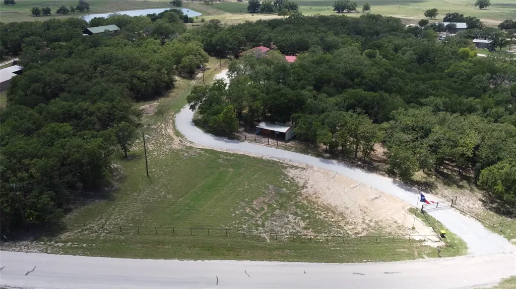 891 County Road 3592 Paradise TX 76073