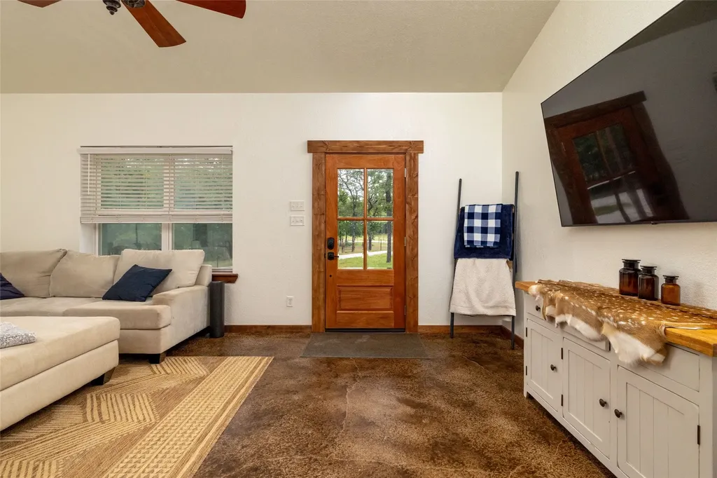 891 County Road 3592 Paradise TX 76073
