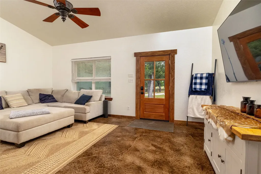 891 County Road 3592 Paradise TX 76073