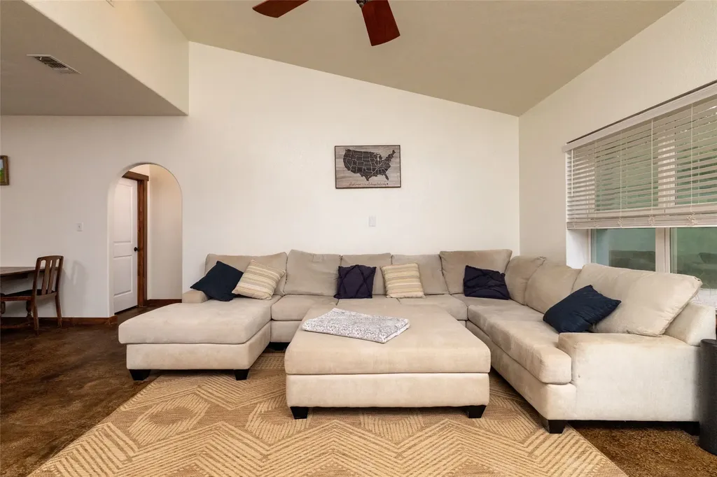 891 County Road 3592 Paradise TX 76073