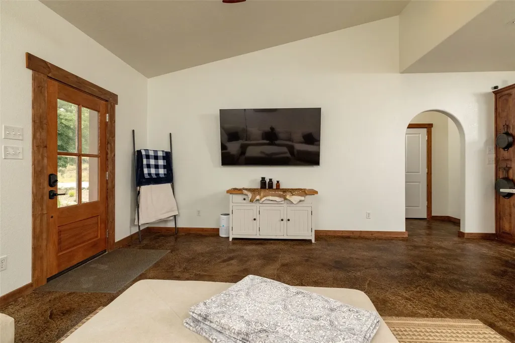 891 County Road 3592 Paradise TX 76073