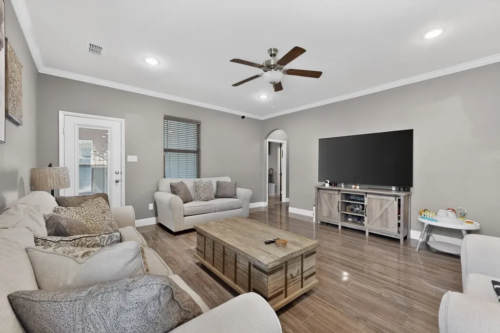 1423 Barrel Drive Dallas TX 75253