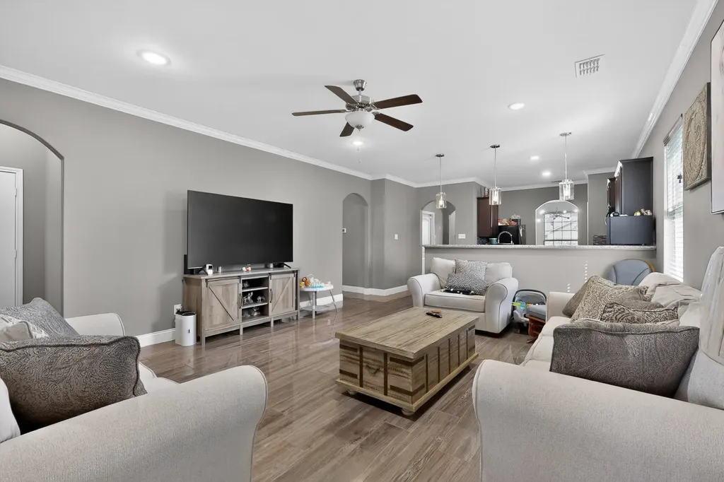 1423 Barrel Drive Dallas TX 75253