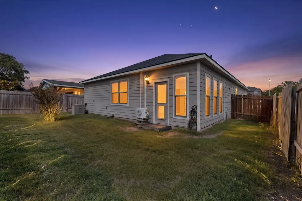 1423 Barrel Drive Dallas TX 75253