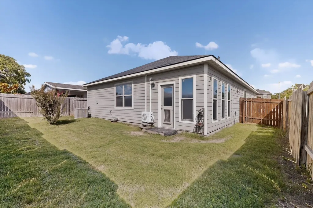 1423 Barrel Drive Dallas TX 75253