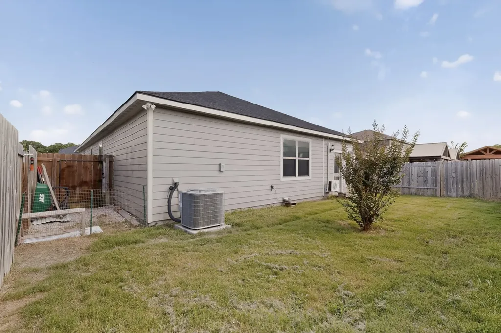 1423 Barrel Drive Dallas TX 75253