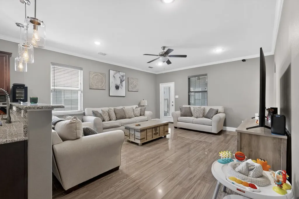 1423 Barrel Drive Dallas TX 75253