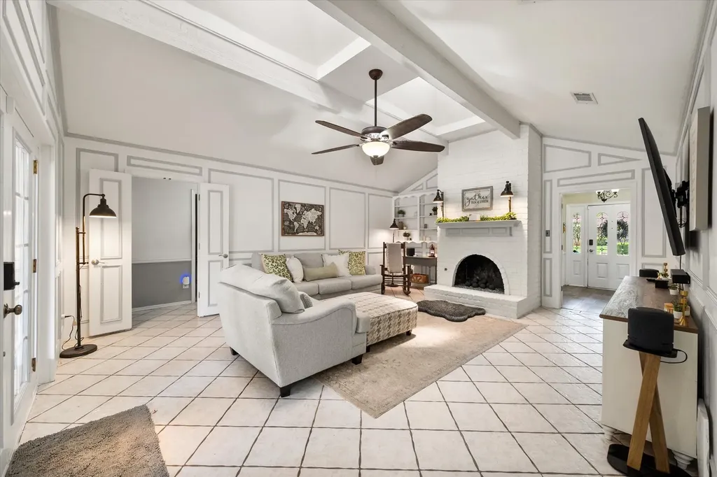 1307 S Westador Drive Arlington TX 76015