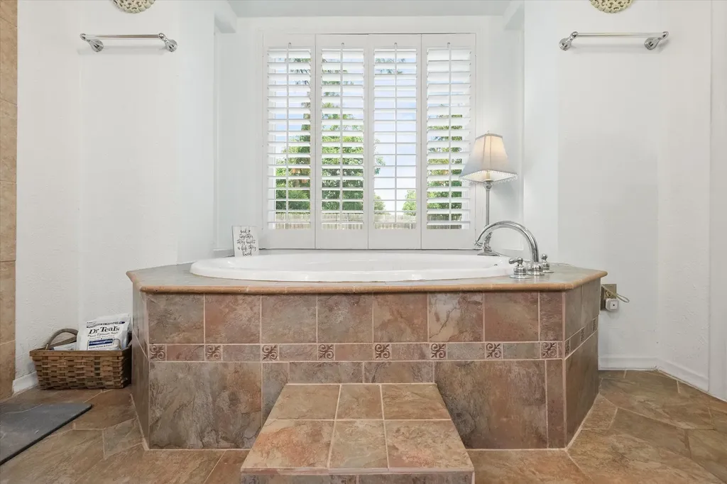 1307 S Westador Drive Arlington TX 76015
