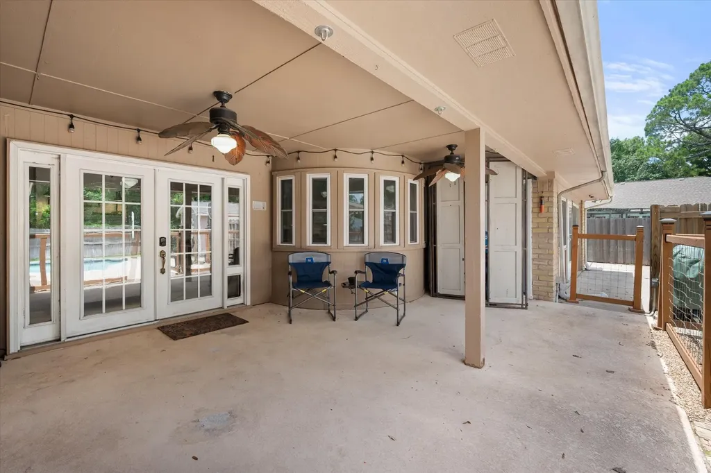 1307 S Westador Drive Arlington TX 76015