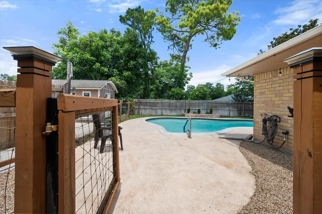 1307 S Westador Drive Arlington TX 76015