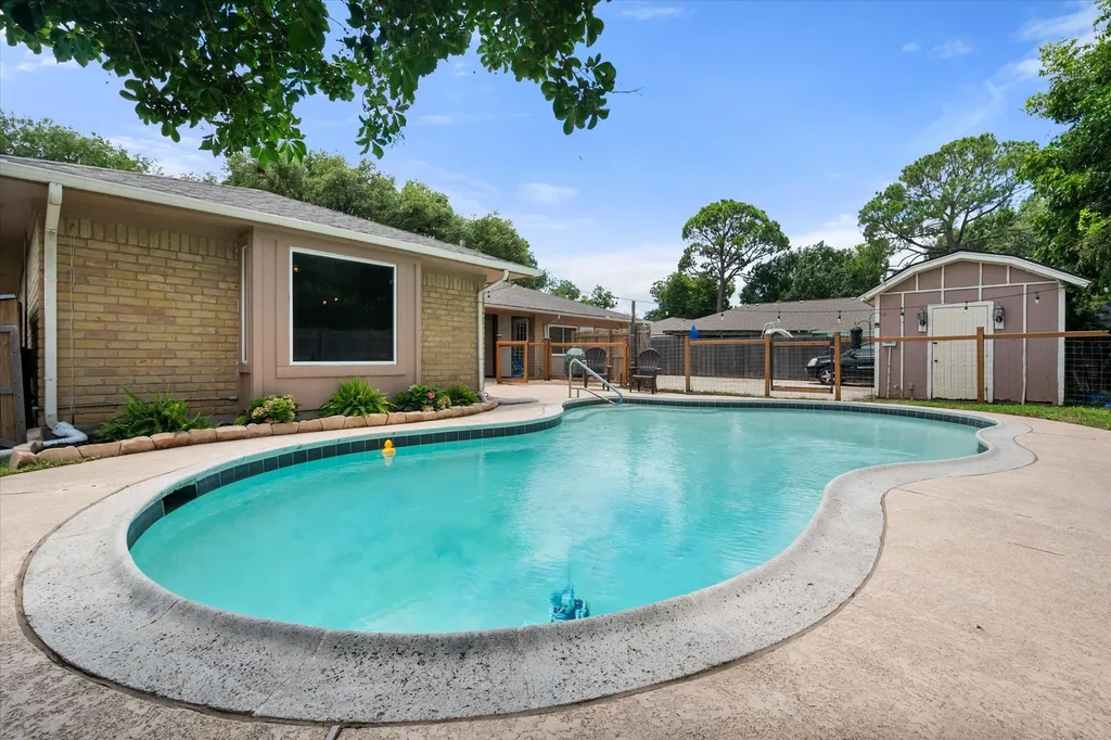 1307 S Westador Drive Arlington TX 76015