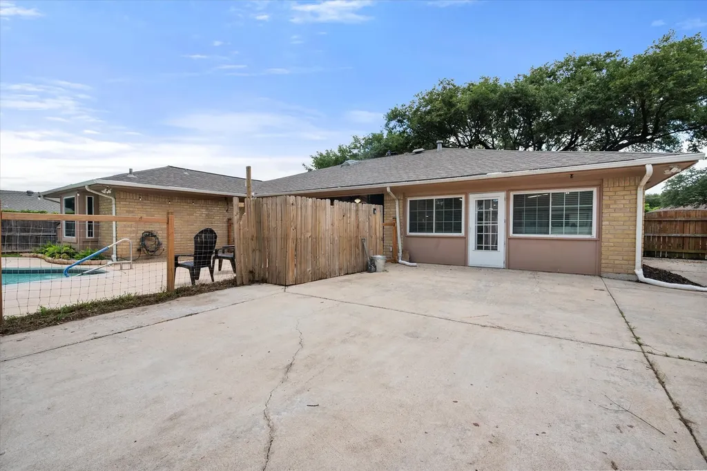 1307 S Westador Drive Arlington TX 76015