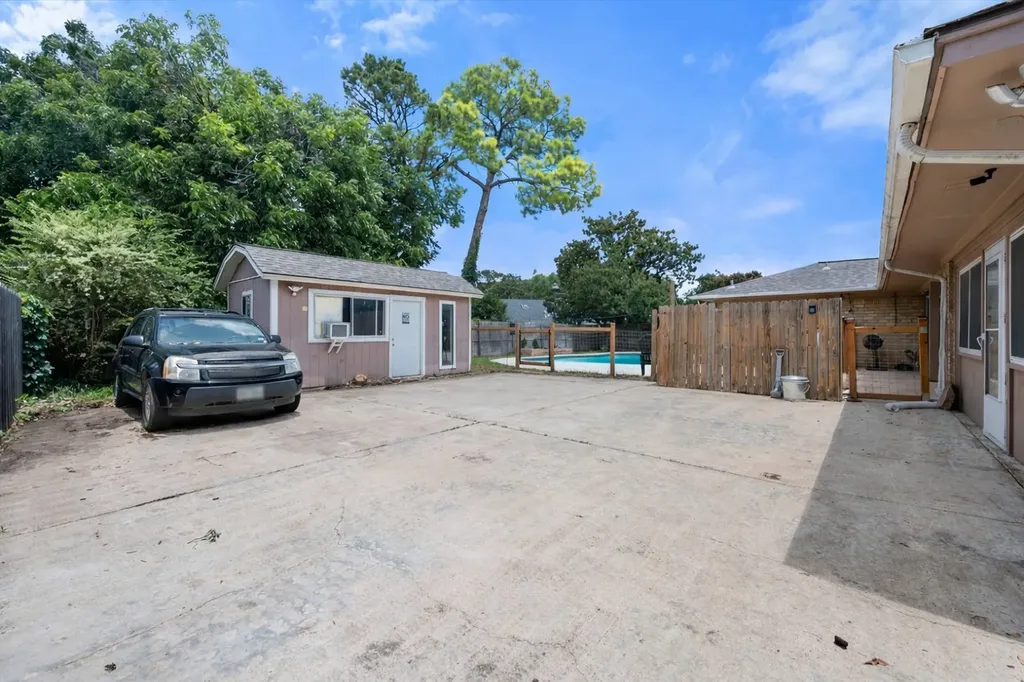 1307 S Westador Drive Arlington TX 76015