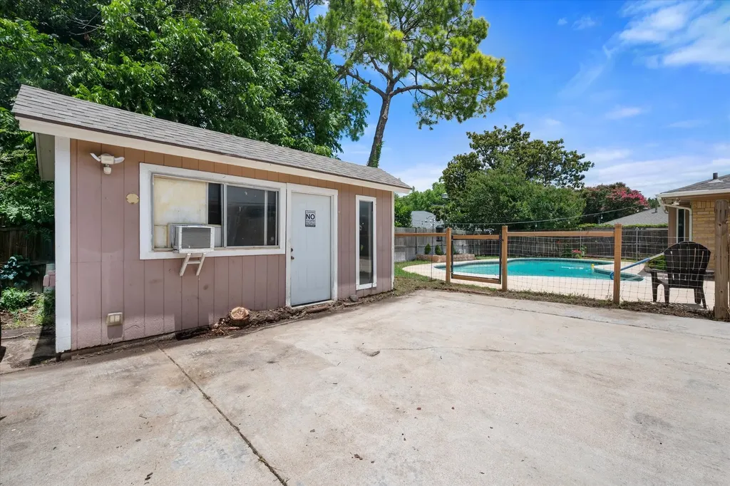 1307 S Westador Drive Arlington TX 76015