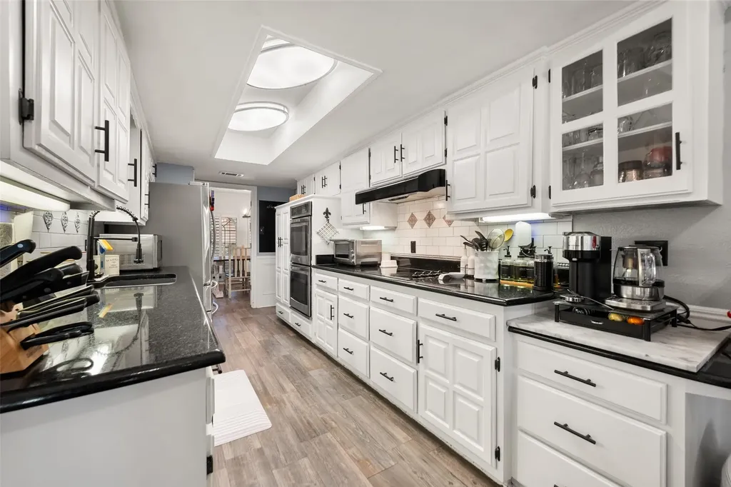 1307 S Westador Drive Arlington TX 76015
