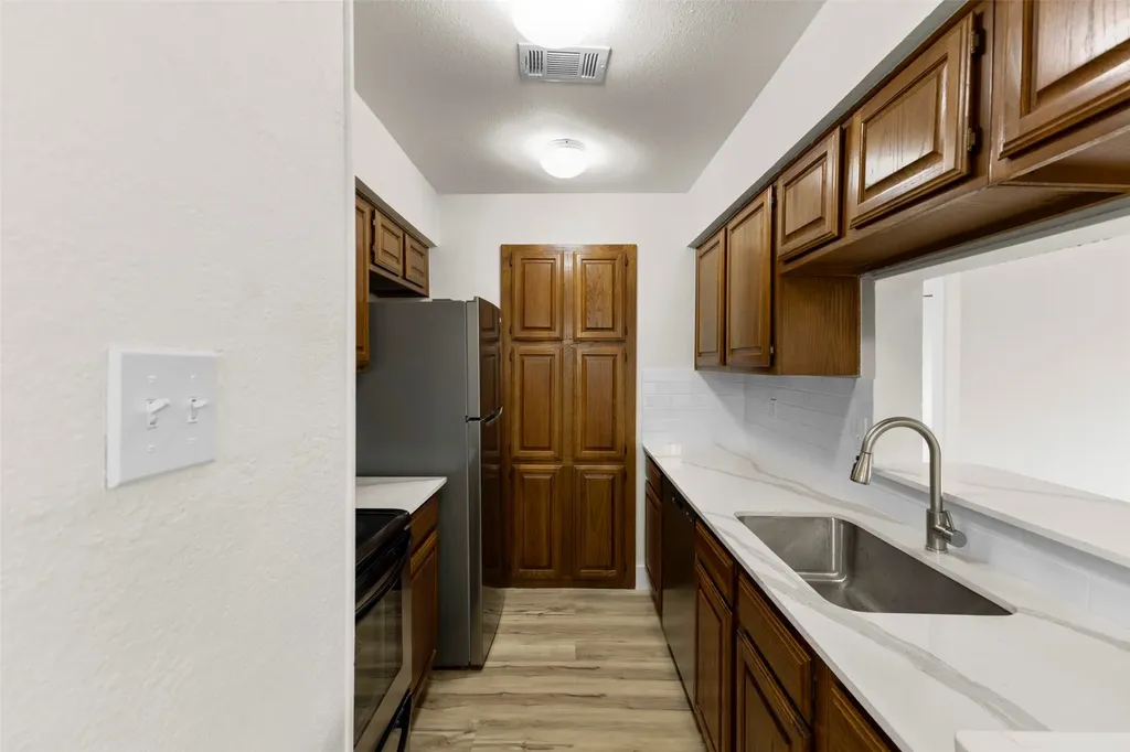 1204 Harwell Drive Arlington TX 76011
