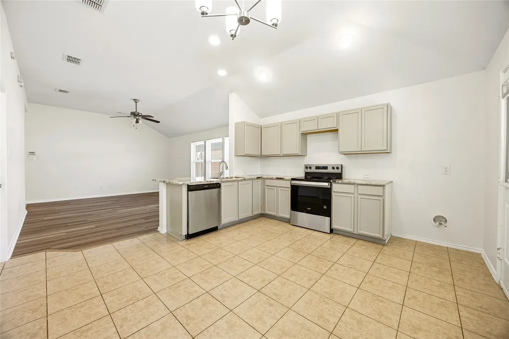 1712 Ironworks Drive Dallas TX 75253