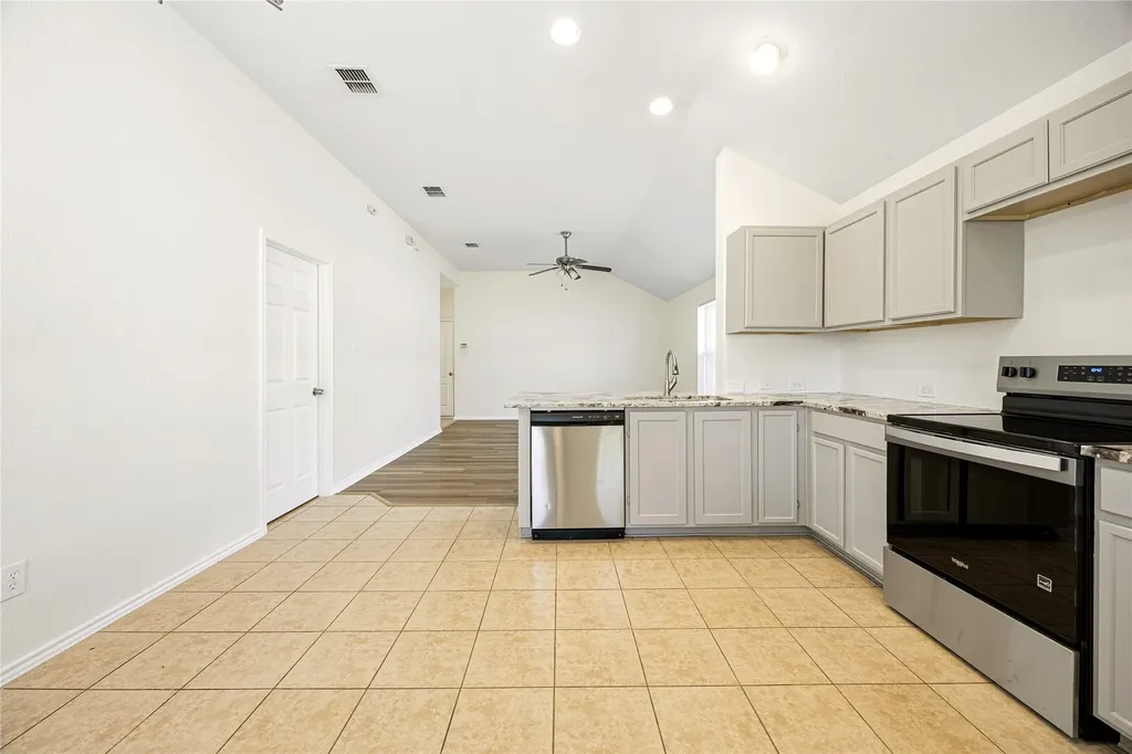 1712 Ironworks Drive Dallas TX 75253