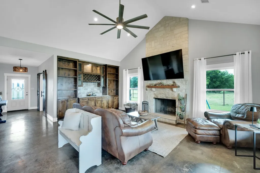 61 Rockett Lane Pecan Hill TX 75154