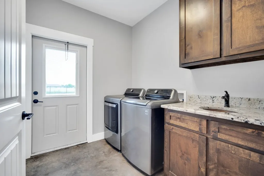 61 Rockett Lane Pecan Hill TX 75154