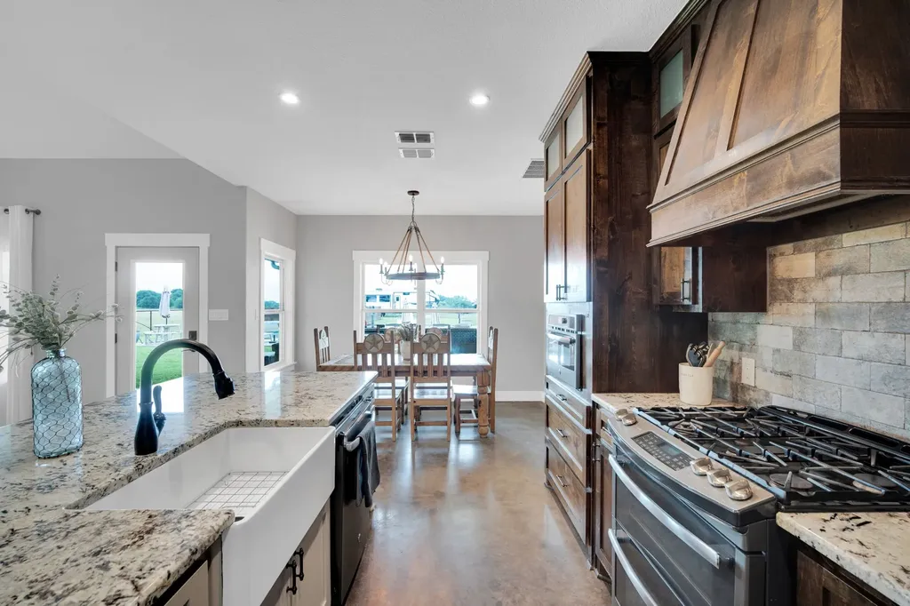61 Rockett Lane Pecan Hill TX 75154