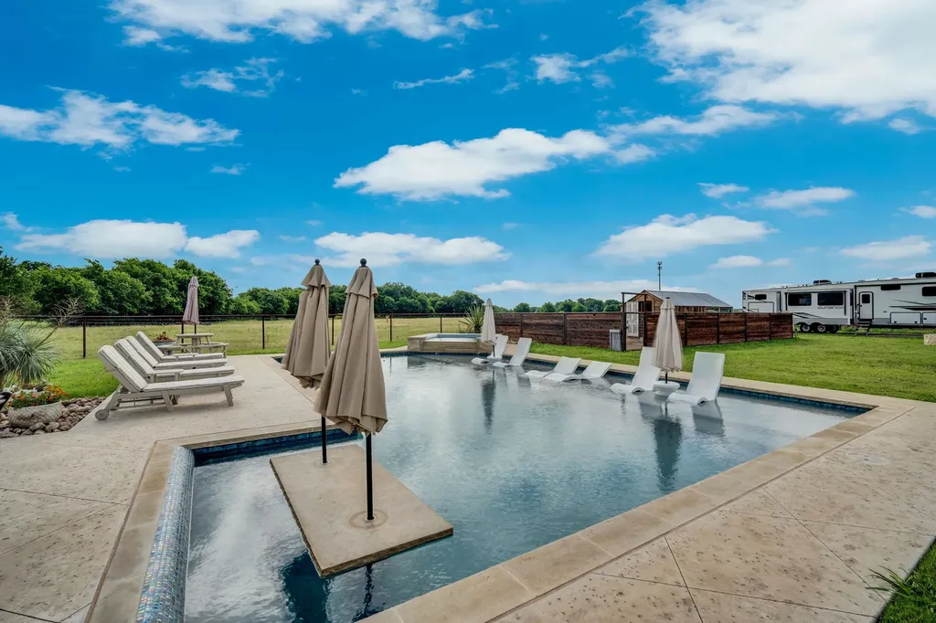 61 Rockett Lane Pecan Hill TX 75154