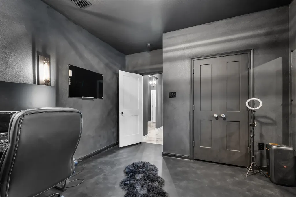 412 Travis Drive Mcgregor TX 76657