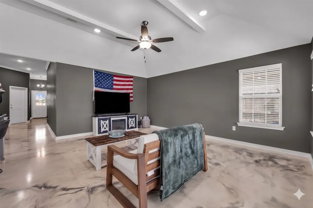 412 Travis Drive Mcgregor TX 76657