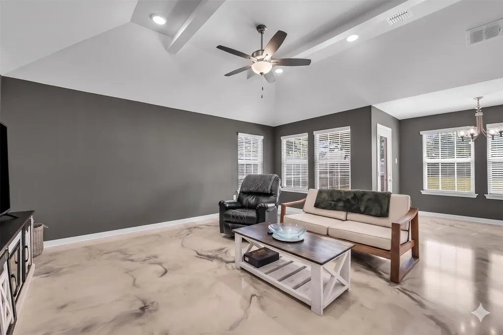 412 Travis Drive Mcgregor TX 76657