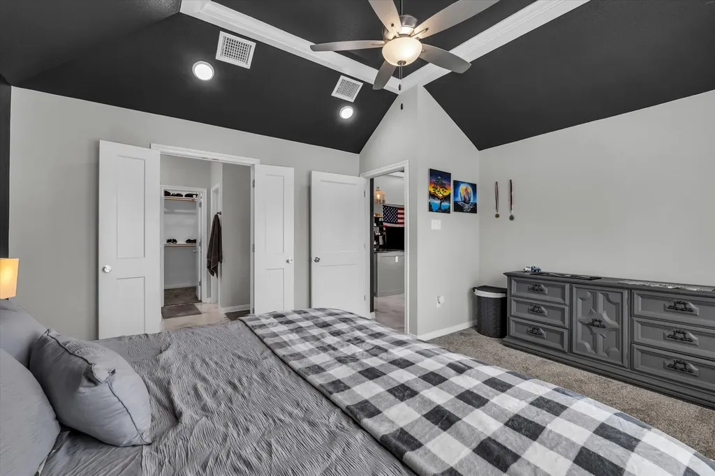 412 Travis Drive Mcgregor TX 76657