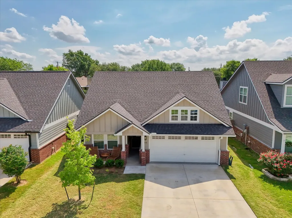 412 Travis Drive Mcgregor TX 76657
