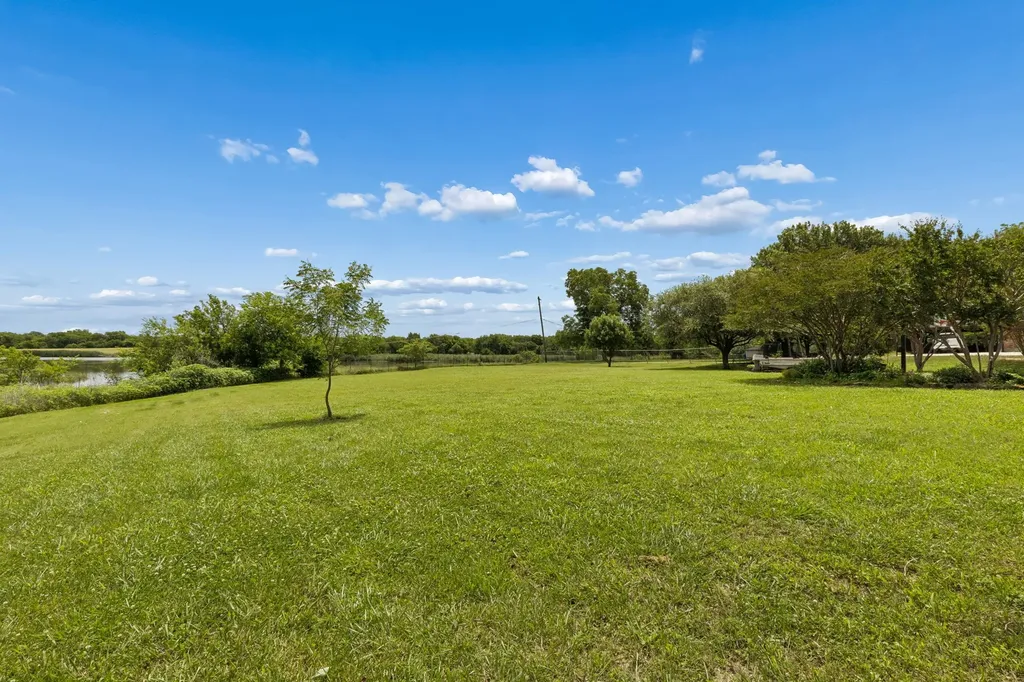 17 Hillside Drive Fate TX 75087