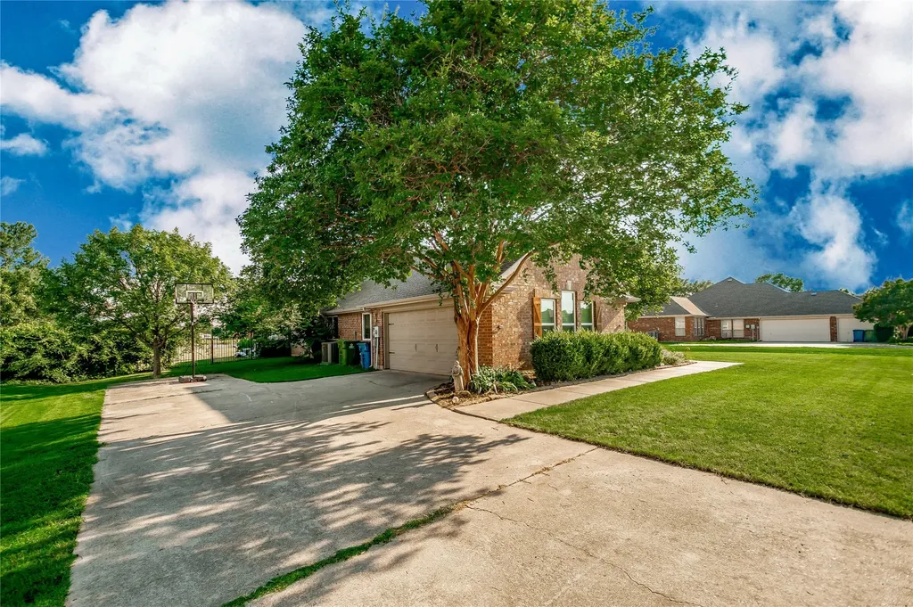 104 Island Circle Shady Shores TX 76208