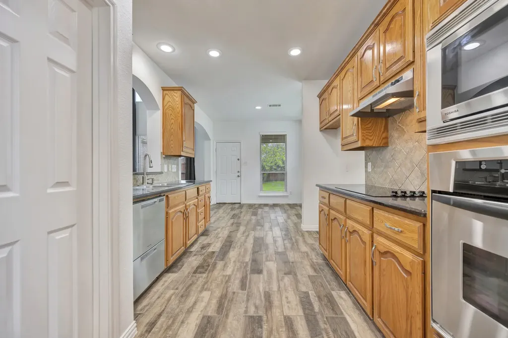3244 Serpis Grand Prairie TX 75054