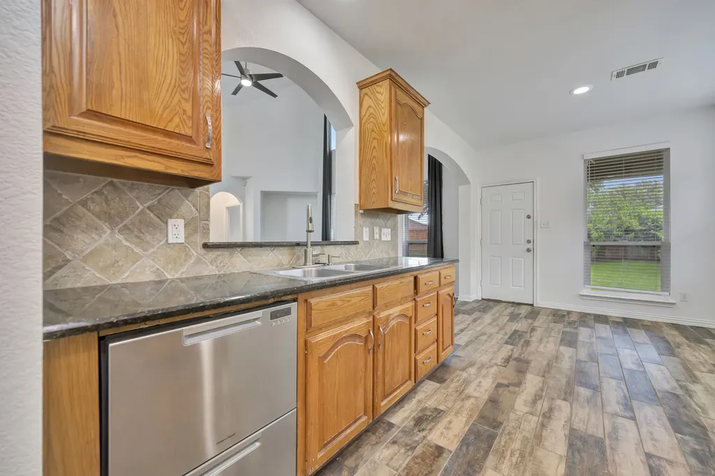 3244 Serpis Grand Prairie TX 75054