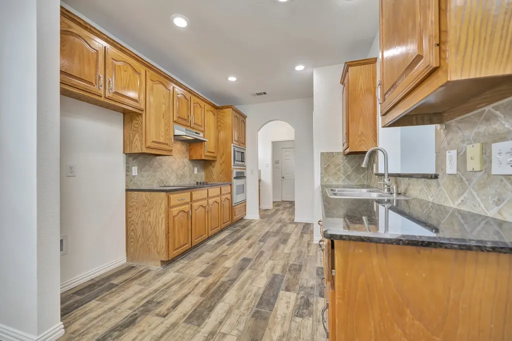 3244 Serpis Grand Prairie TX 75054