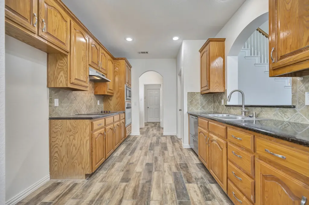 3244 Serpis Grand Prairie TX 75054