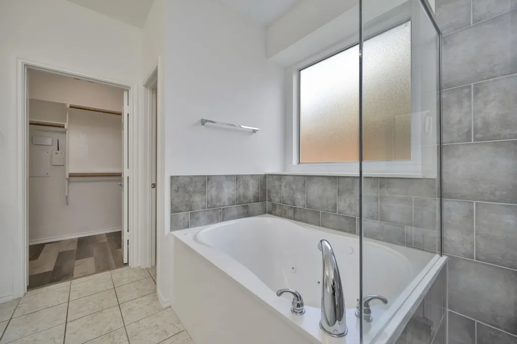 3244 Serpis Grand Prairie TX 75054
