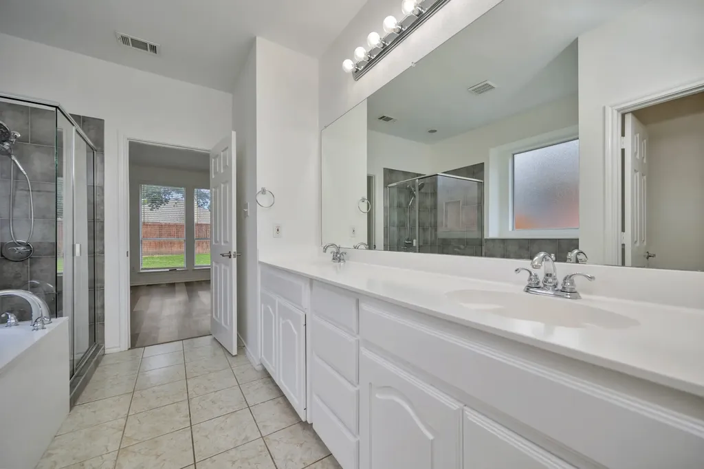 3244 Serpis Grand Prairie TX 75054