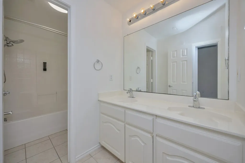 3244 Serpis Grand Prairie TX 75054